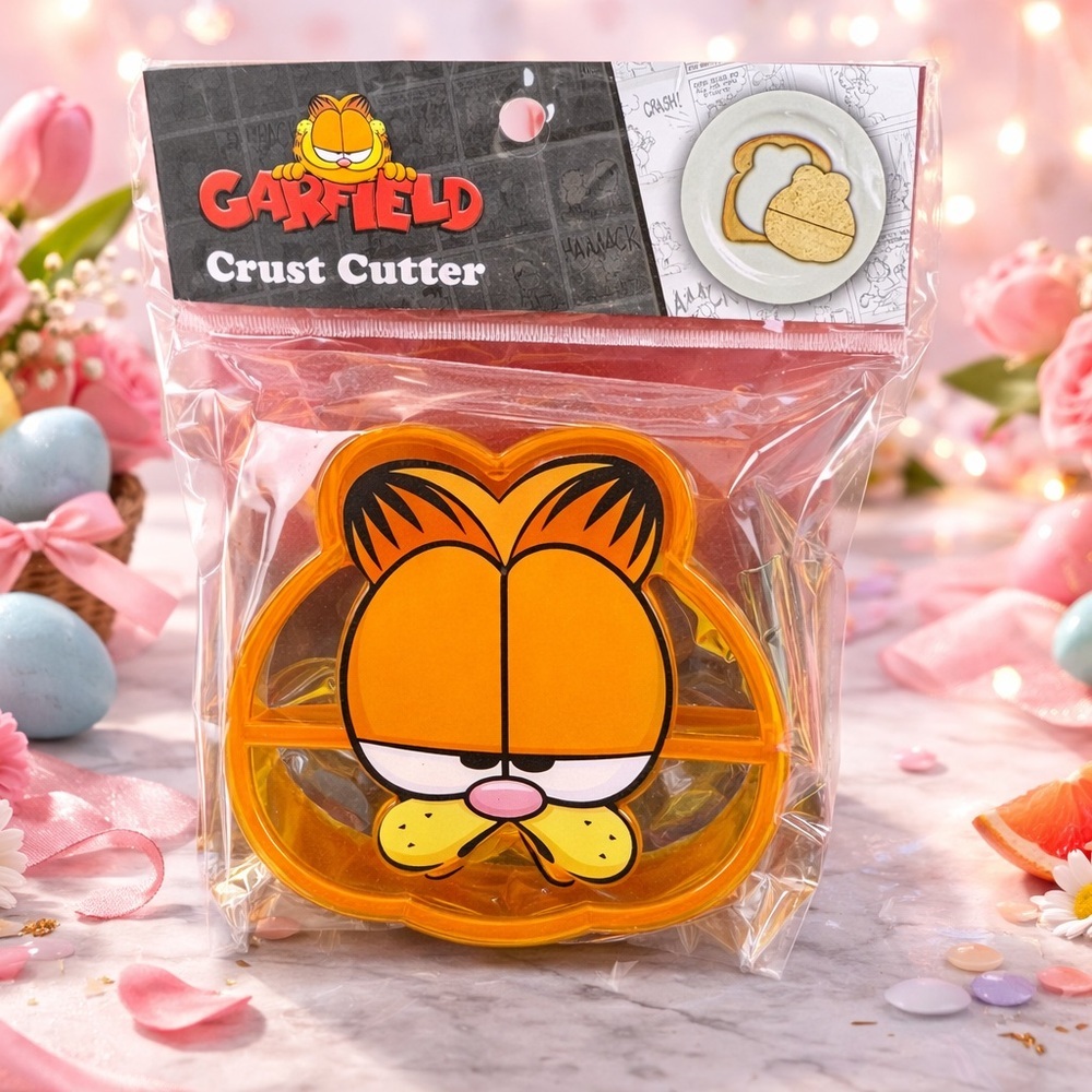 Garfield Crust Cutter in Orange